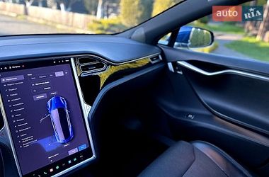 Лифтбек Tesla Model S 2017 в Львове