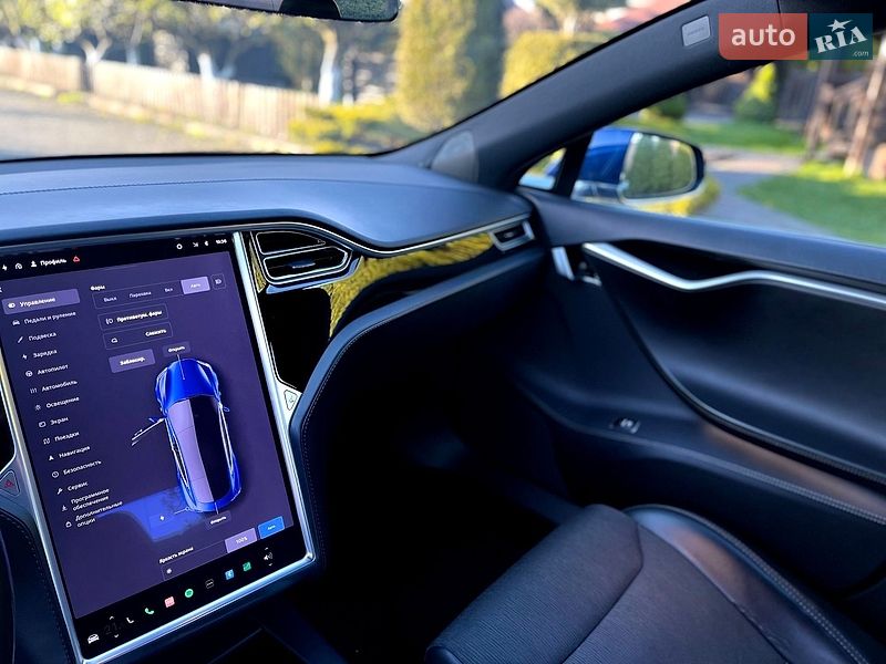 Лифтбек Tesla Model S 2017 в Львове