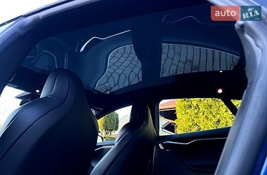 Лифтбек Tesla Model S 2017 в Львове