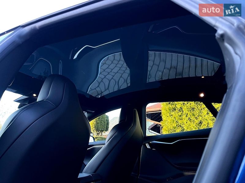 Лифтбек Tesla Model S 2017 в Львове