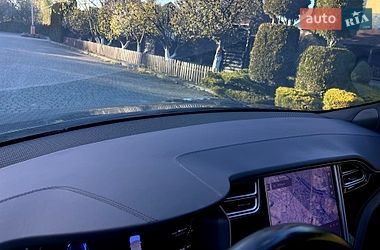 Лифтбек Tesla Model S 2017 в Львове