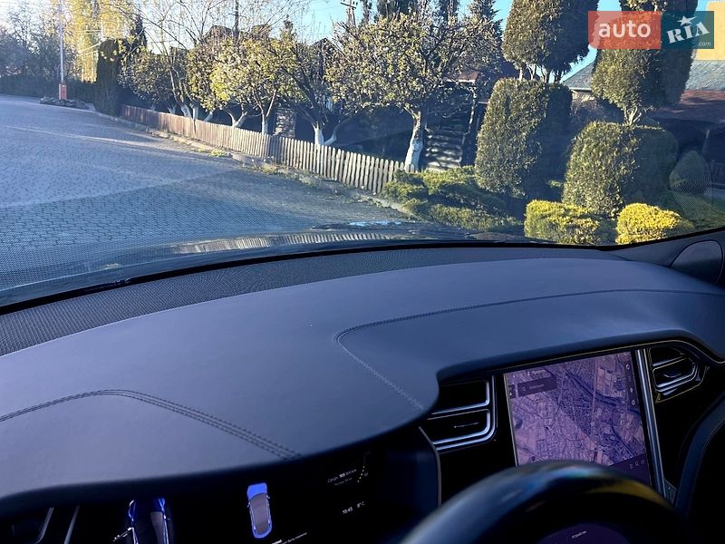 Лифтбек Tesla Model S 2017 в Львове