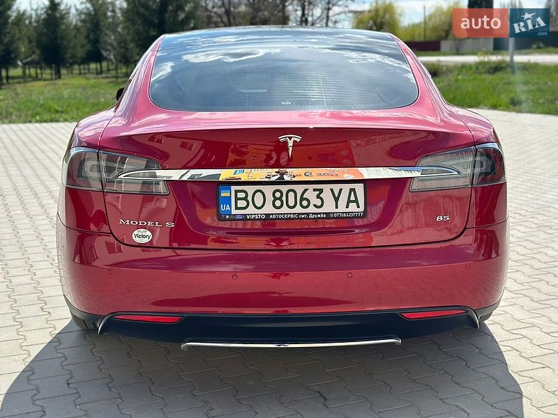 Ліфтбек Tesla Model S 2014 в Волочиську