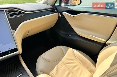 Ліфтбек Tesla Model S 2014 в Волочиську