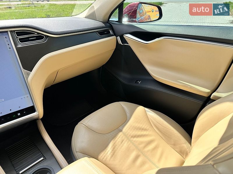 Ліфтбек Tesla Model S 2014 в Волочиську