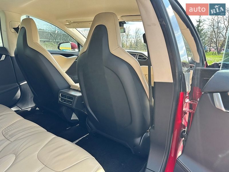Ліфтбек Tesla Model S 2014 в Волочиську