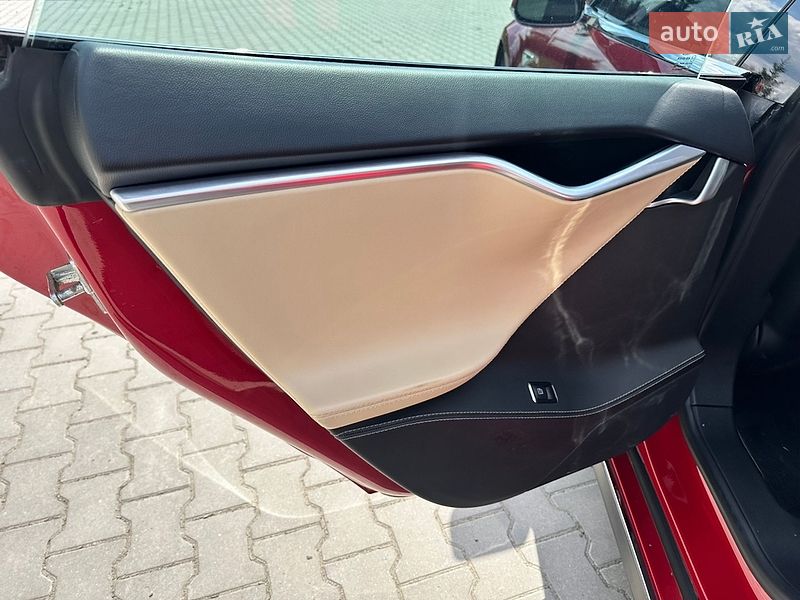 Ліфтбек Tesla Model S 2014 в Волочиську