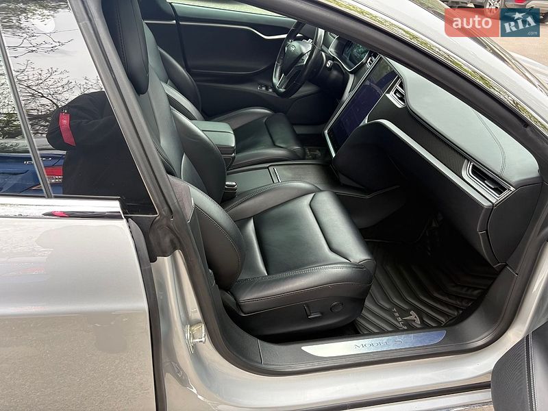 Лифтбек Tesla Model S 2018 в Днепре