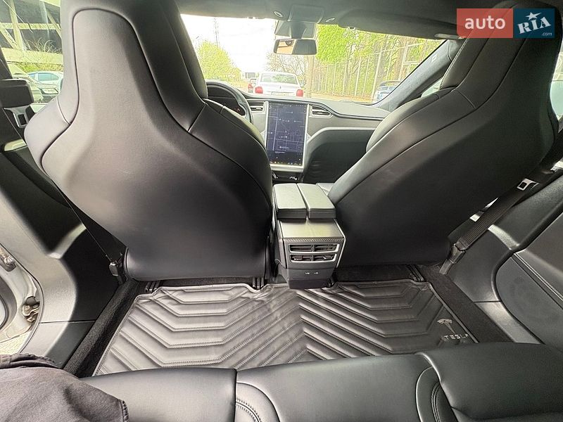 Лифтбек Tesla Model S 2018 в Днепре