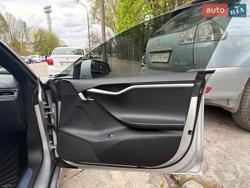 Лифтбек Tesla Model S 2018 в Днепре