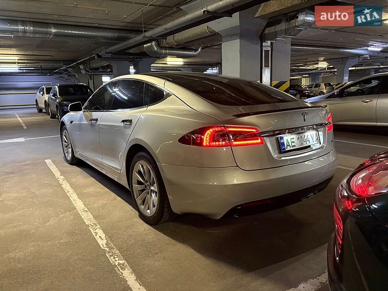 Лифтбек Tesla Model S 2018 в Днепре