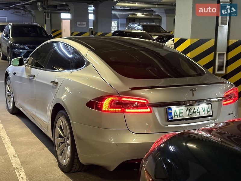 Лифтбек Tesla Model S 2018 в Днепре