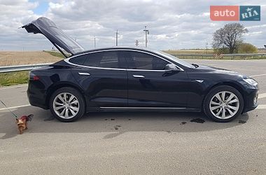 Ліфтбек Tesla Model S 2015 в Городку