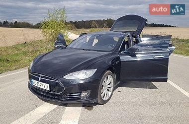 Ліфтбек Tesla Model S 2015 в Городку