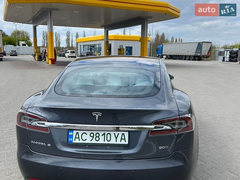Лифтбек Tesla Model S 2017 в Луцке