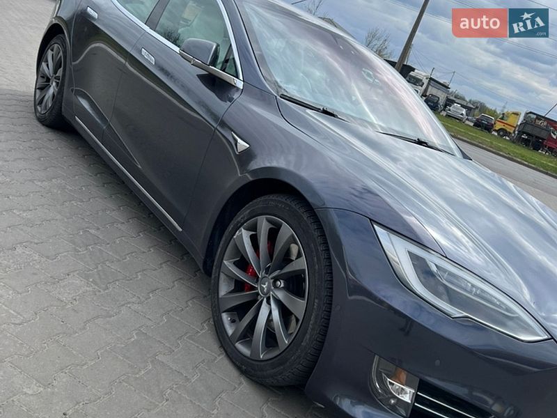 Лифтбек Tesla Model S 2017 в Луцке