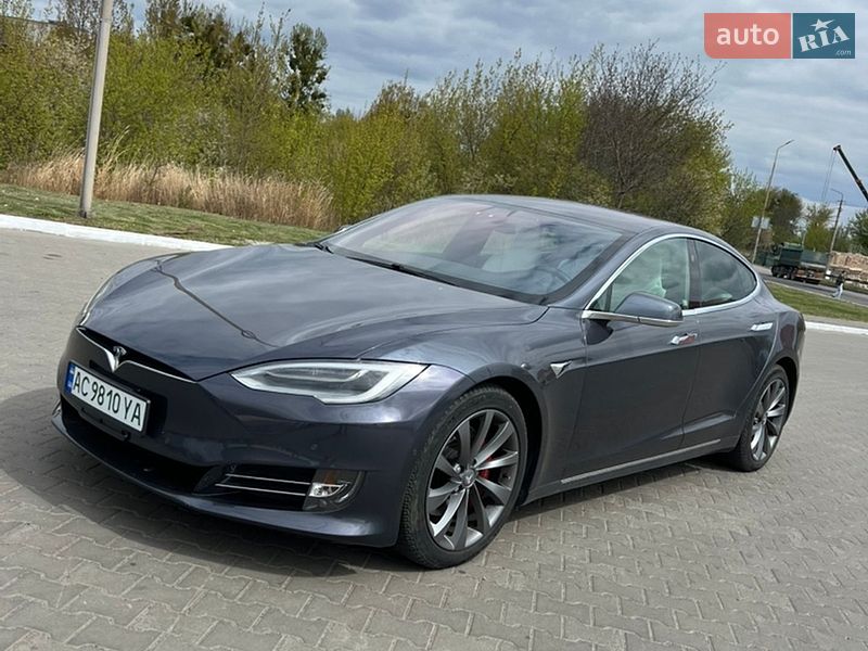 Лифтбек Tesla Model S 2017 в Луцке