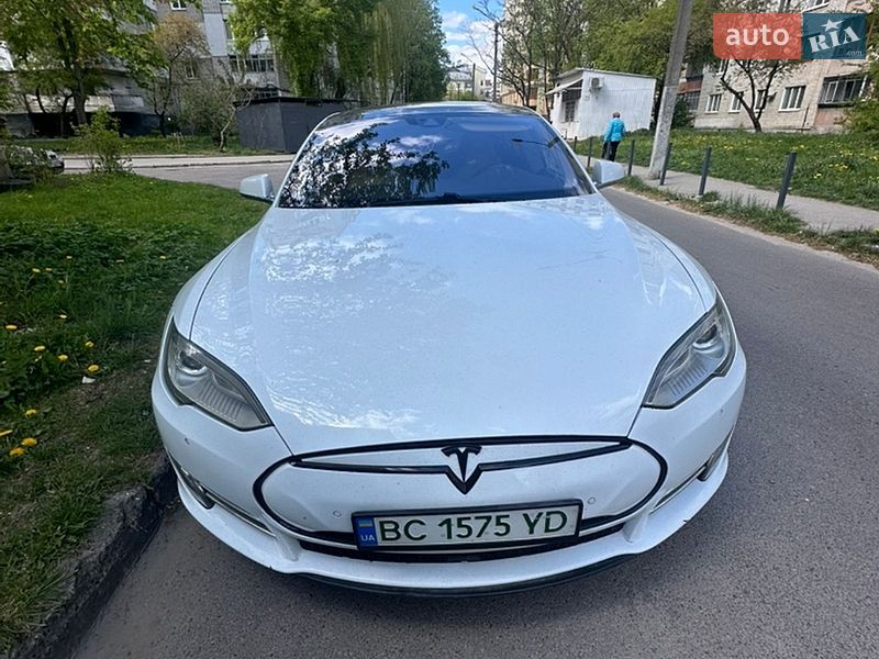 Лифтбек Tesla Model S 2016 в Львове фото 5 Лифтбек Tesla Model S 2016 в Львове