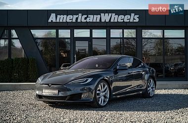 Лифтбек Tesla Model S 2019 в Черновцах
