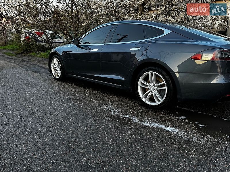 Лифтбек Tesla Model S 2017 в Одессе