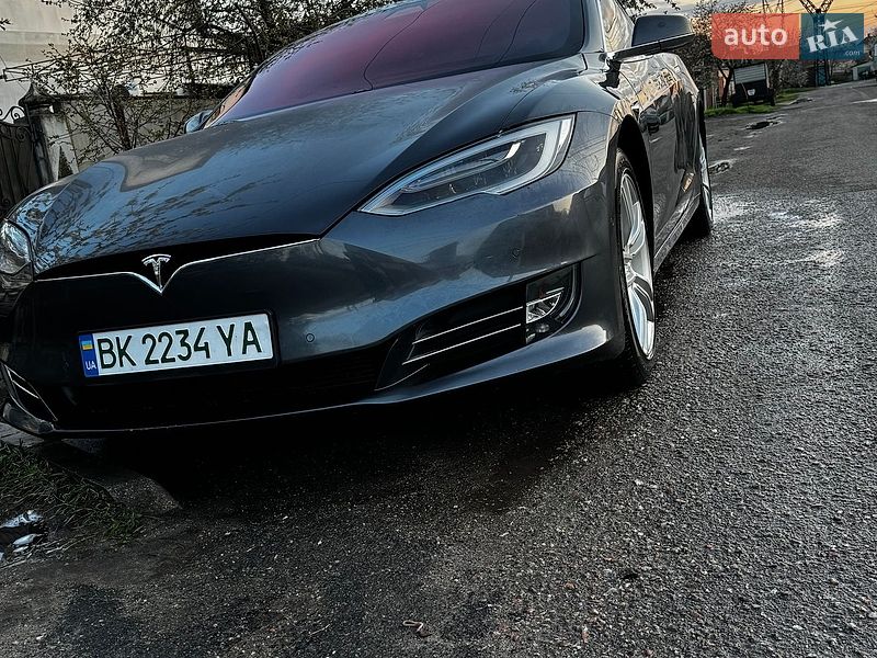 Лифтбек Tesla Model S 2017 в Одессе