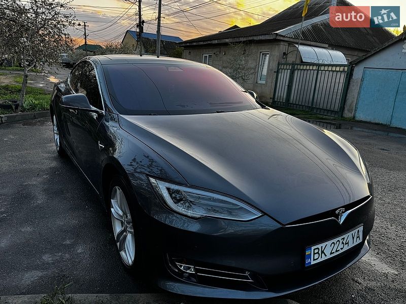 Лифтбек Tesla Model S 2017 в Одессе