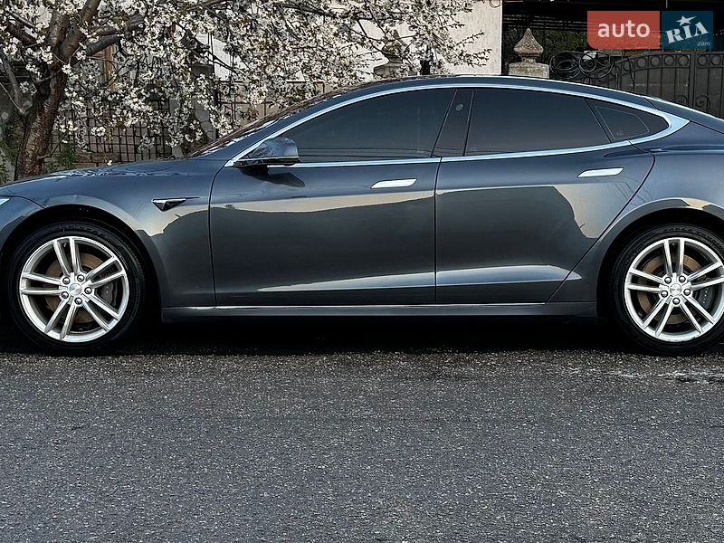 Лифтбек Tesla Model S 2017 в Одессе