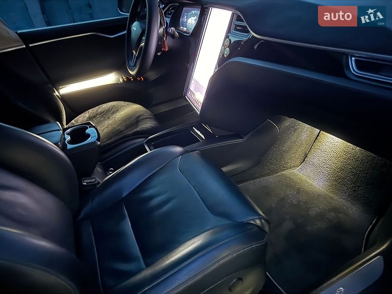 Лифтбек Tesla Model S 2017 в Одессе