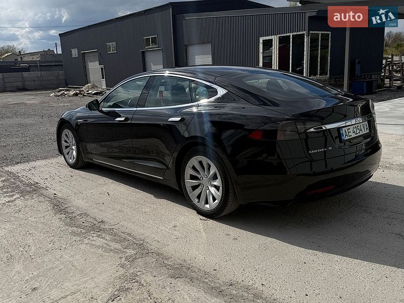 Лифтбек Tesla Model S 2016 в Каменском