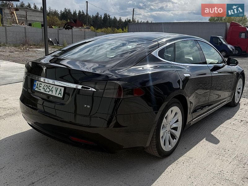 Лифтбек Tesla Model S 2016 в Каменском