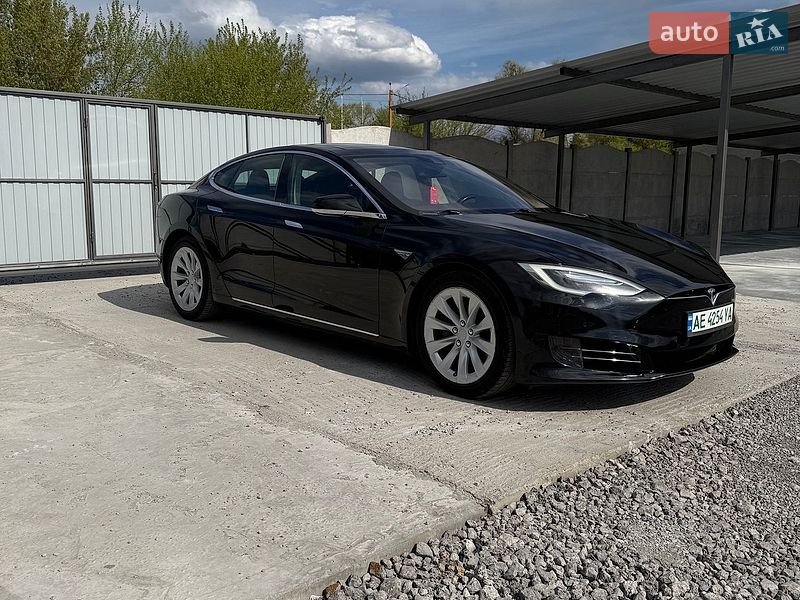 Лифтбек Tesla Model S 2016 в Каменском
