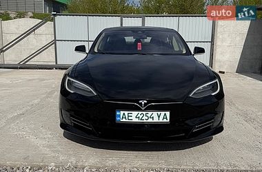Лифтбек Tesla Model S 2016 в Каменском