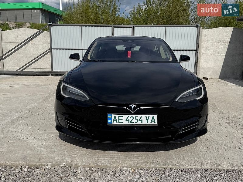 Лифтбек Tesla Model S 2016 в Каменском
