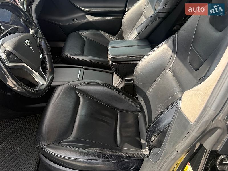 Лифтбек Tesla Model S 2016 в Каменском
