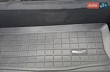 Лифтбек Tesla Model S 2016 в Каменском