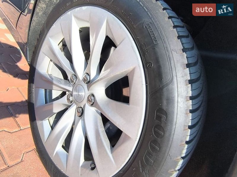 Ліфтбек Tesla Model S 2016 в Одесі