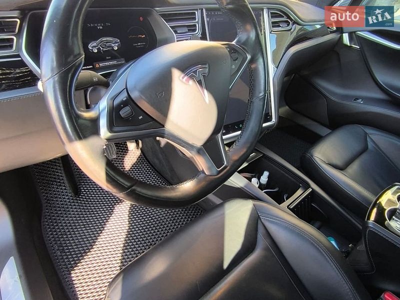 Ліфтбек Tesla Model S 2016 в Одесі