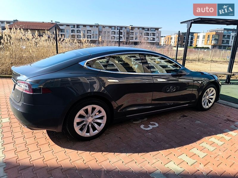Ліфтбек Tesla Model S 2016 в Одесі