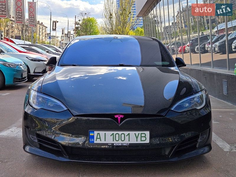 Лифтбек Tesla Model S 2019 в Киеве