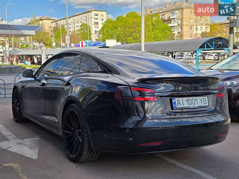 Лифтбек Tesla Model S 2019 в Киеве