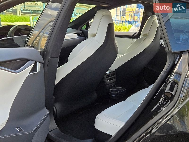 Лифтбек Tesla Model S 2019 в Киеве