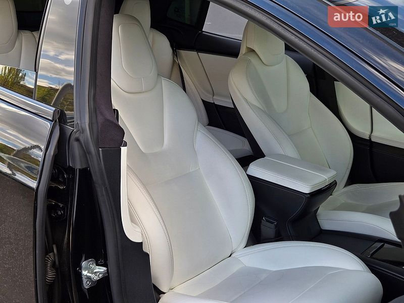 Лифтбек Tesla Model S 2019 в Киеве