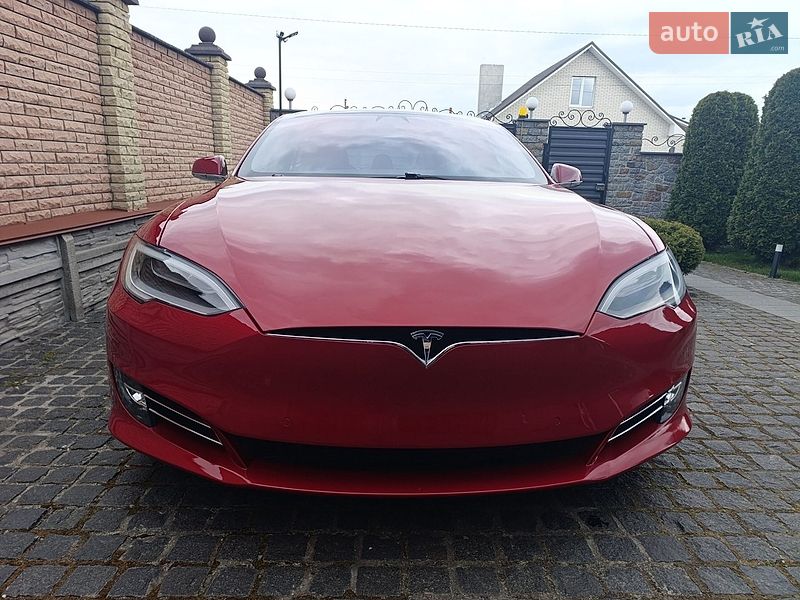 Лифтбек Tesla Model S 2019 в Житомире