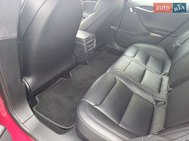 Лифтбек Tesla Model S 2019 в Житомире