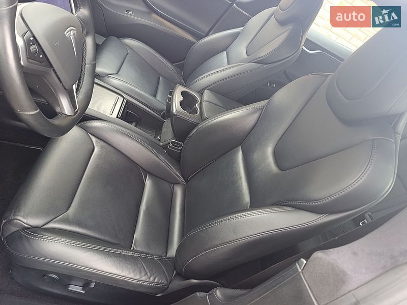 Лифтбек Tesla Model S 2019 в Житомире