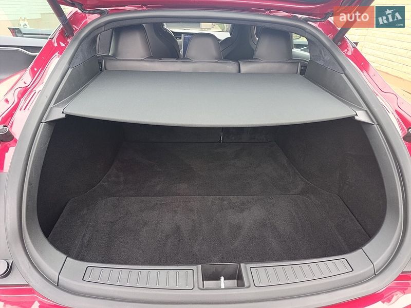 Лифтбек Tesla Model S 2019 в Житомире