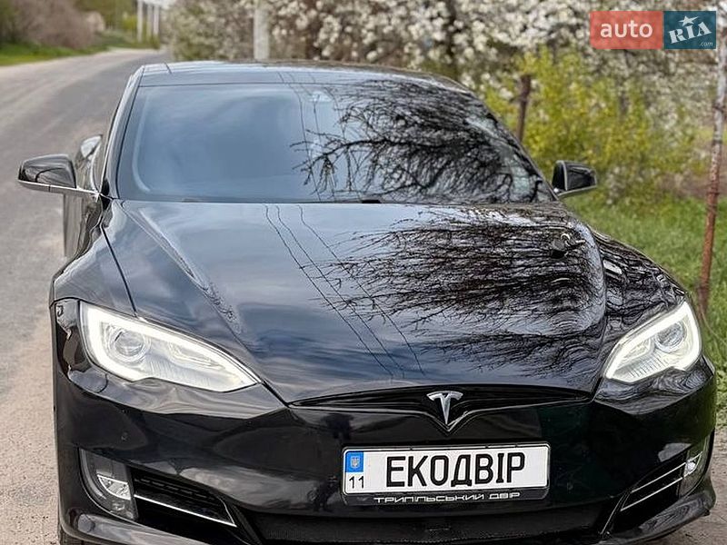 Ліфтбек Tesla Model S 2015 в Києві