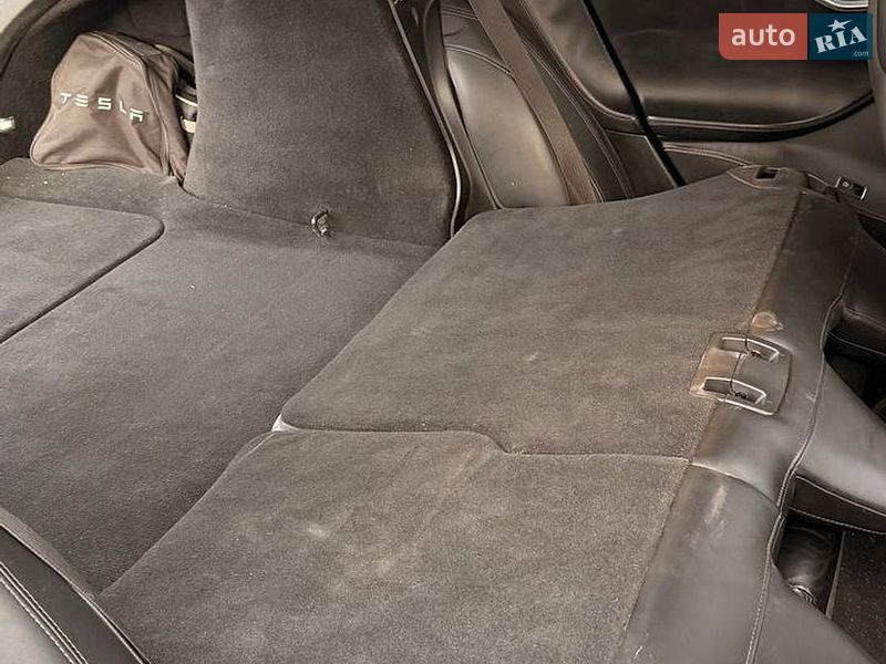 Лифтбек Tesla Model S 2015 в Киеве