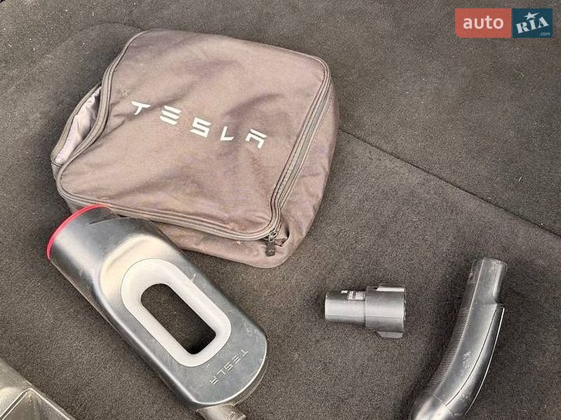 Ліфтбек Tesla Model S 2015 в Києві