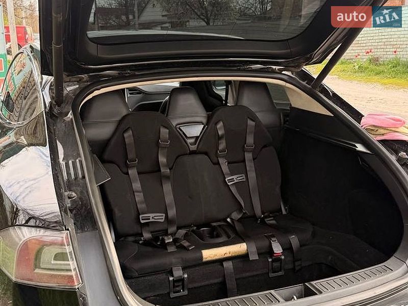 Лифтбек Tesla Model S 2015 в Киеве